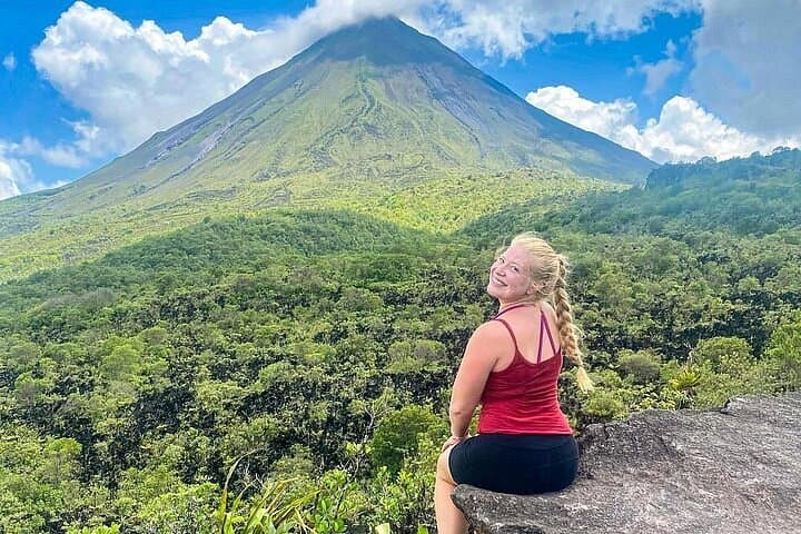 Private Arenal Volcano & Hot Springs + Dinner